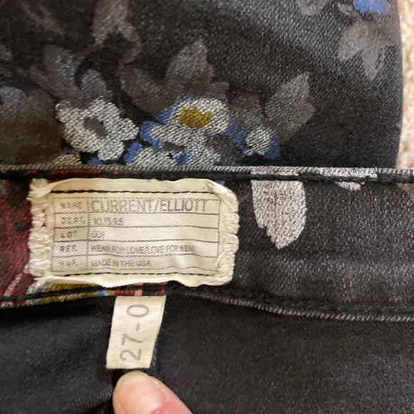 CURRENT/ELLIOTT Black, w/ maroon, white, blue, floral patterned jeans, size 27 - Picture 4 of 7